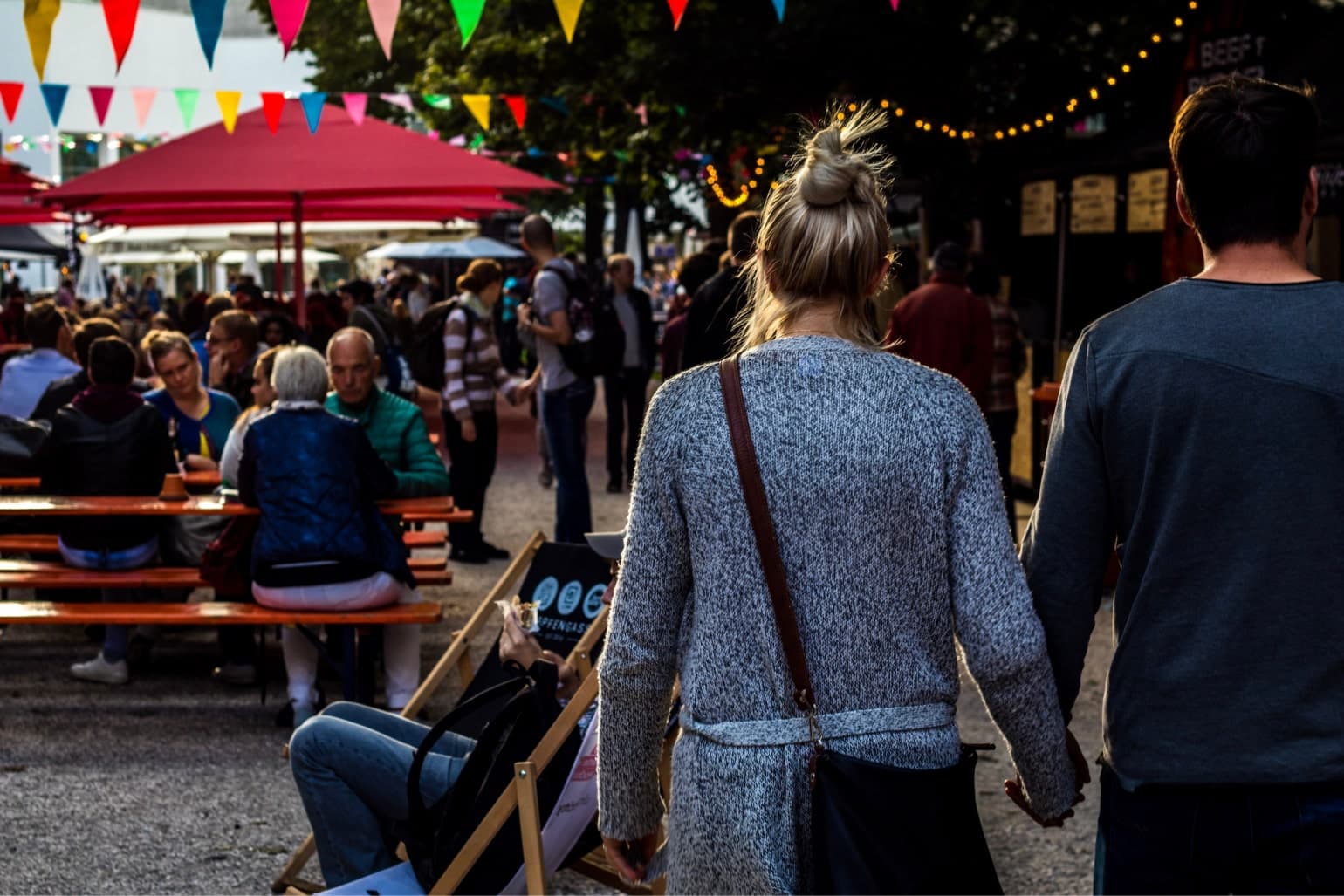 Ein Bild von einem Pärchen bei dem Food Truck Fest